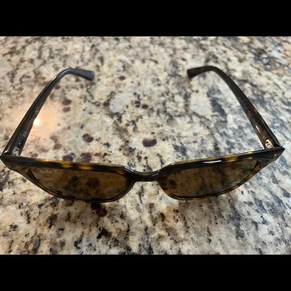 Brand new Rayban RB4323 brown tortoise polarised womens sunglasses. - Picture 2 of 7